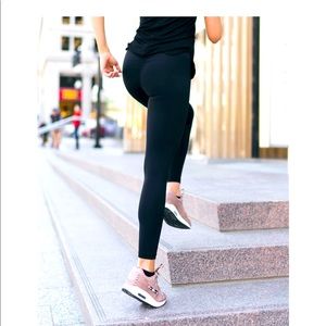 Black Brilliant Scrunchy (Butt) leggings ZYIA